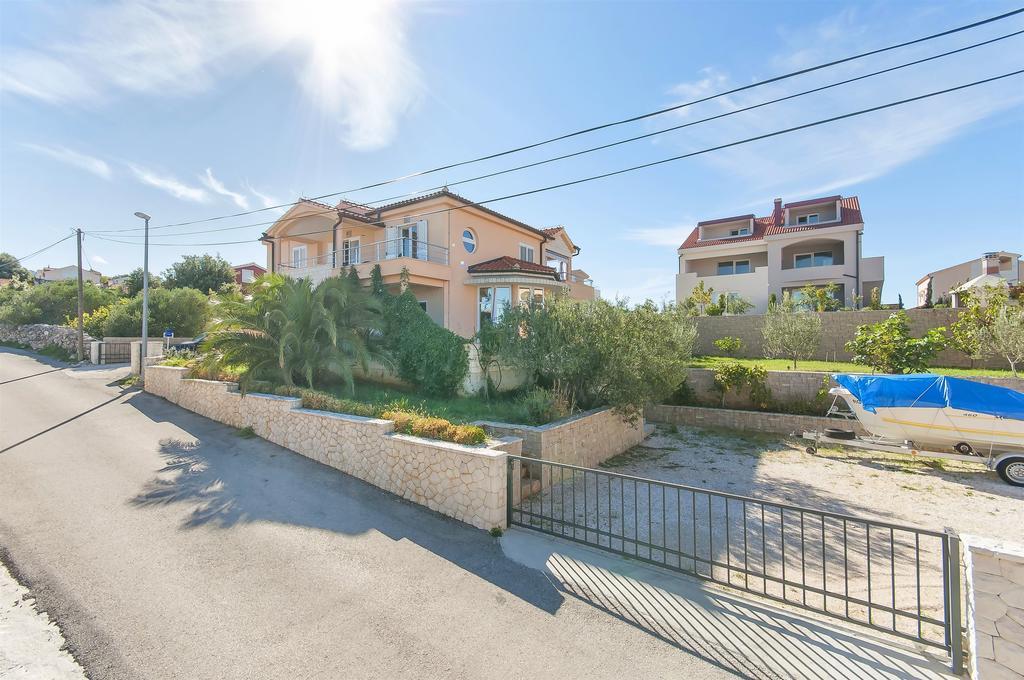 Apartments Ema Ražanj エクステリア 写真